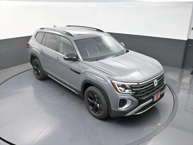 new 2025 Volkswagen Atlas car, priced at $47,014