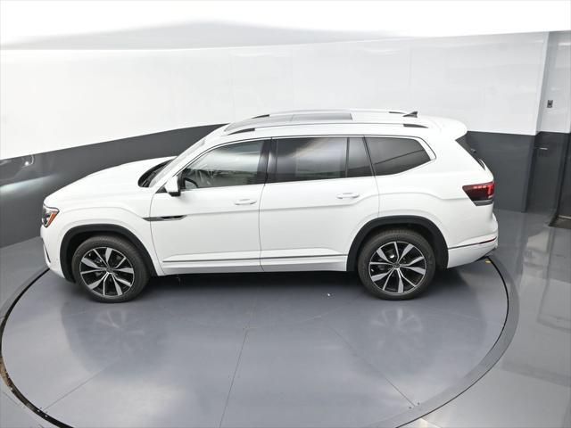new 2025 Volkswagen Atlas car, priced at $51,728