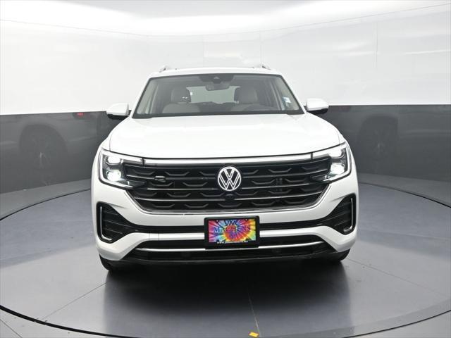 new 2025 Volkswagen Atlas car, priced at $51,728
