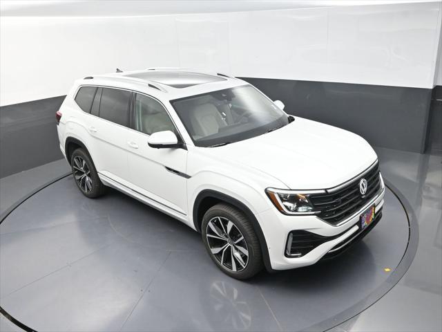 new 2025 Volkswagen Atlas car, priced at $51,728