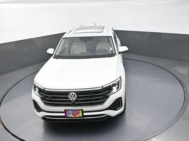new 2025 Volkswagen Atlas car, priced at $51,728