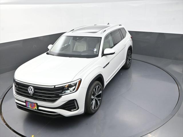 new 2025 Volkswagen Atlas car, priced at $51,728