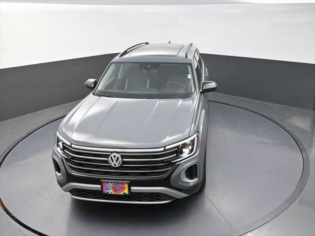 new 2025 Volkswagen Atlas car, priced at $47,014