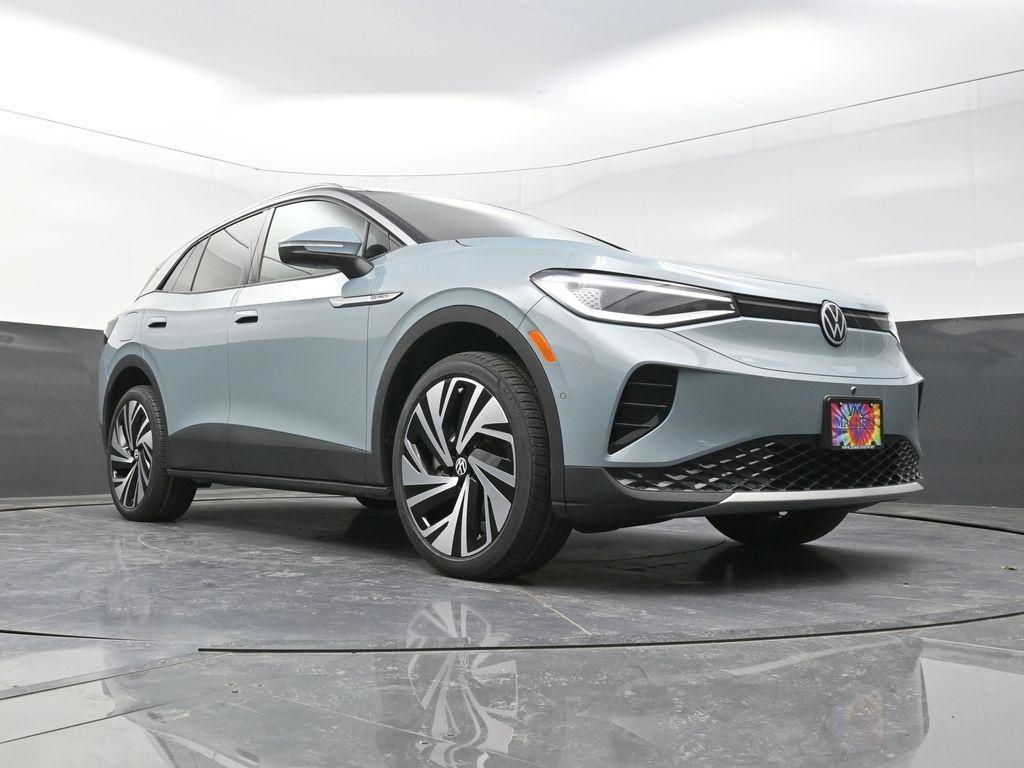 new 2025 Volkswagen ID.4 car, priced at $49,028