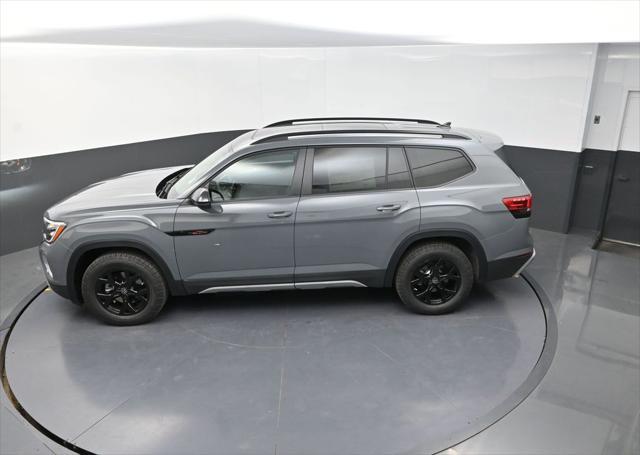 new 2025 Volkswagen Atlas car, priced at $47,014