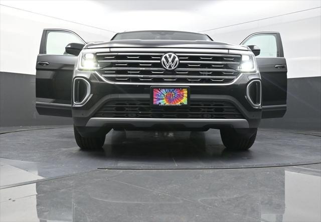 new 2025 Volkswagen Atlas car, priced at $45,572