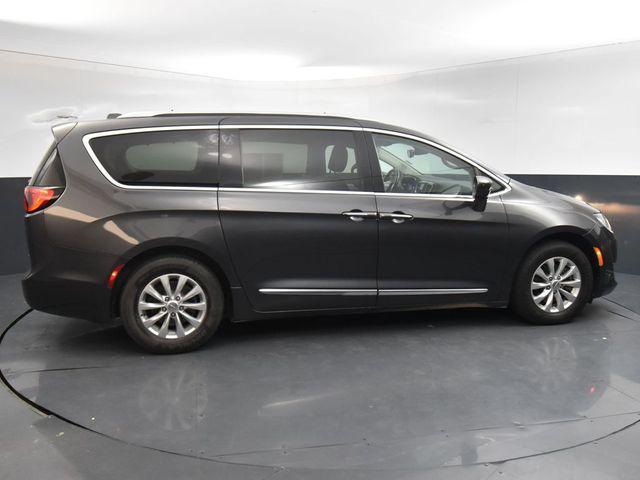 used 2018 Chrysler Pacifica car, priced at $10,191