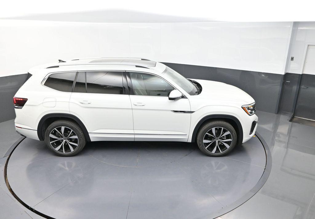 new 2025 Volkswagen Atlas car, priced at $50,848