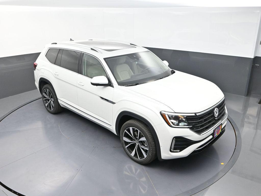 new 2025 Volkswagen Atlas car, priced at $50,848