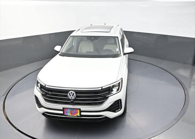 new 2025 Volkswagen Atlas car, priced at $52,348