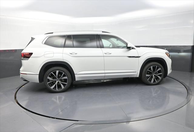 new 2025 Volkswagen Atlas car, priced at $52,348