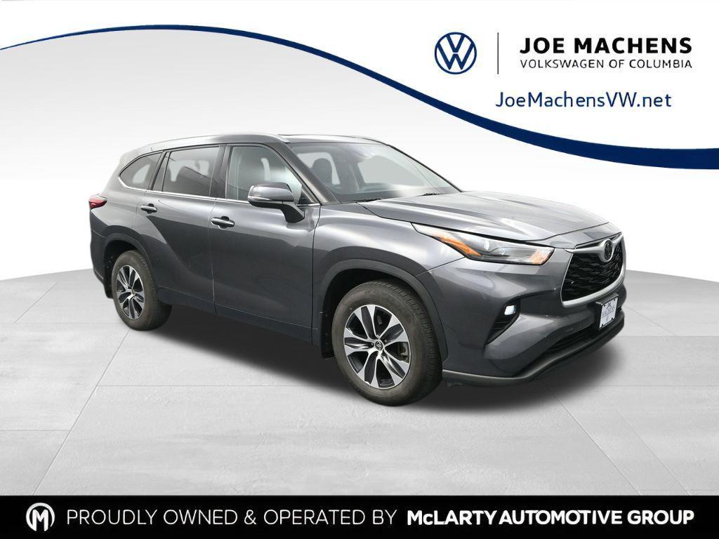 used 2022 Toyota Highlander car, priced at $31,640