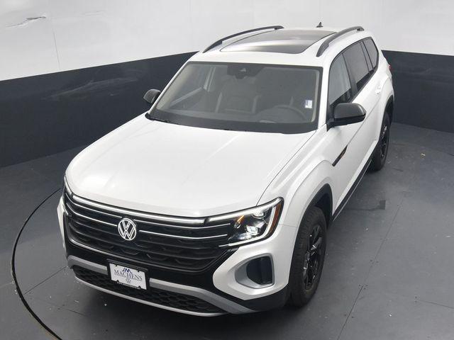 new 2024 Volkswagen Atlas car, priced at $47,216