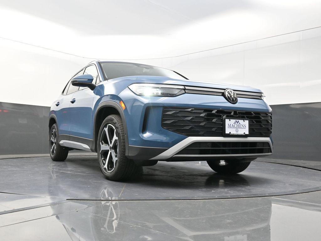 new 2025 Volkswagen Tiguan car, priced at $35,697