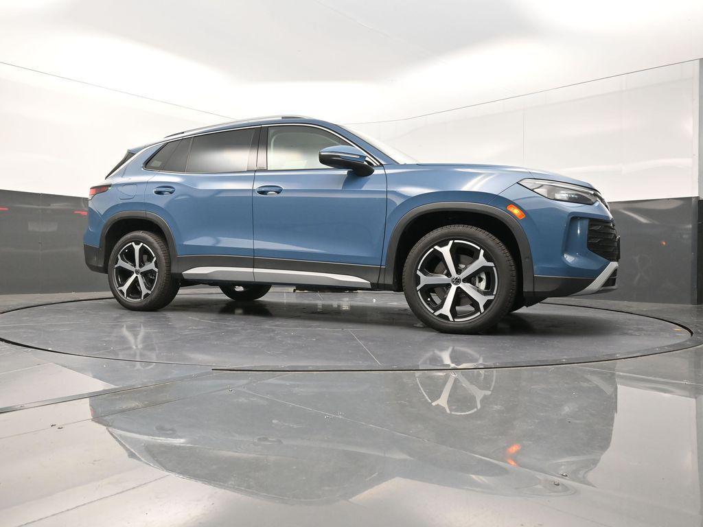 new 2025 Volkswagen Tiguan car, priced at $35,697