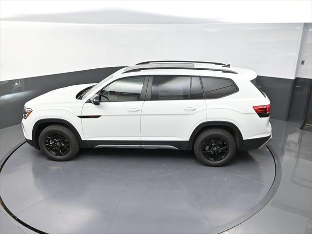 new 2025 Volkswagen Atlas car, priced at $46,577