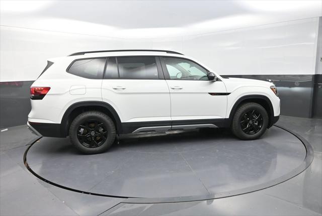 new 2025 Volkswagen Atlas car, priced at $46,577