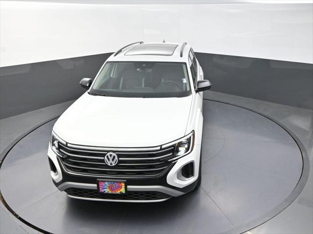 new 2025 Volkswagen Atlas car, priced at $46,577