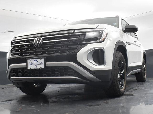 new 2025 Volkswagen Atlas car, priced at $46,002