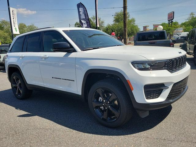 new 2024 Jeep Grand Cherokee car, priced at $45,990