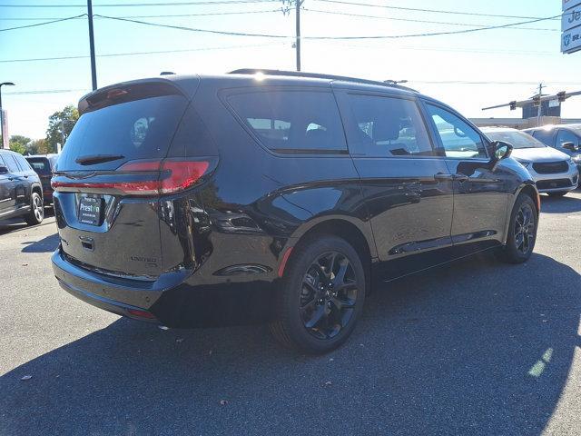 new 2025 Chrysler Pacifica car, priced at $54,290