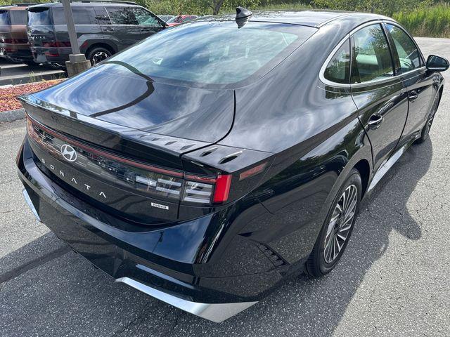 new 2025 Hyundai Sonata Hybrid car, priced at $28,220