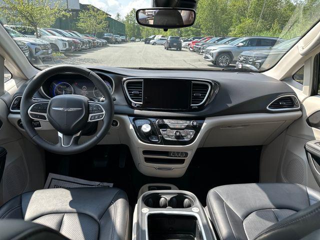 used 2024 Chrysler Pacifica car, priced at $31,488