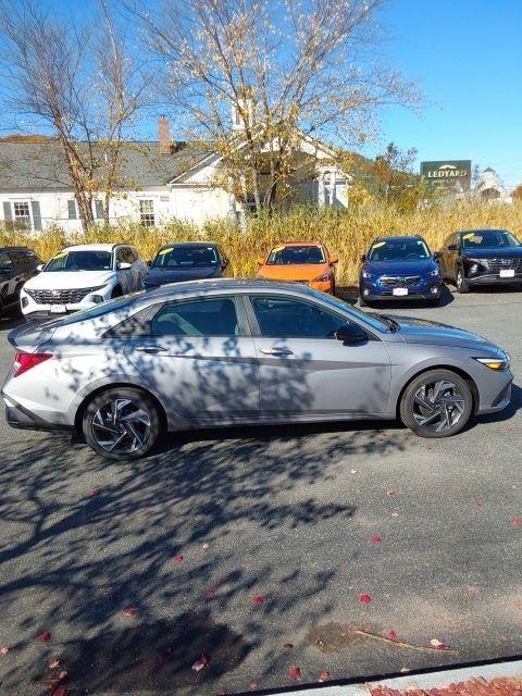new 2025 Hyundai ELANTRA HEV car, priced at $24,132