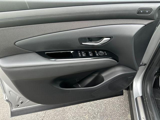 new 2025 Hyundai TUCSON Hybrid car, priced at $37,998