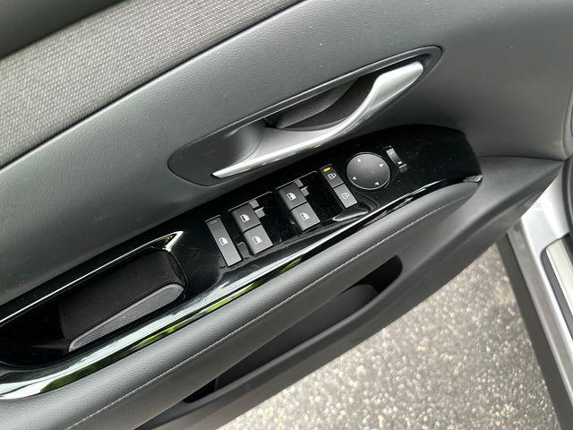 new 2025 Hyundai TUCSON Hybrid car, priced at $37,998