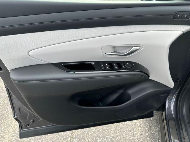 new 2025 Hyundai TUCSON Hybrid car, priced at $37,149