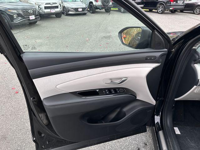 new 2025 Hyundai TUCSON Hybrid car, priced at $37,606