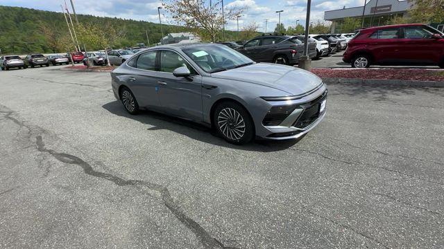 new 2025 Hyundai Sonata Hybrid car, priced at $36,430