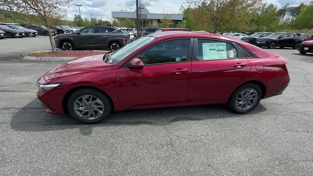 new 2025 Hyundai ELANTRA HEV car, priced at $25,570