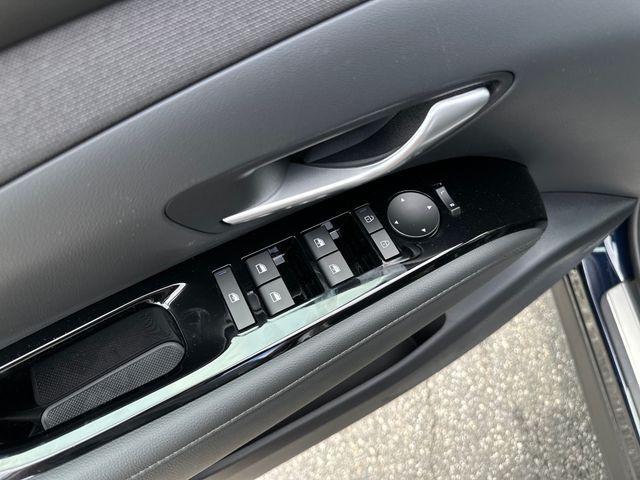 new 2025 Hyundai TUCSON Hybrid car, priced at $37,998