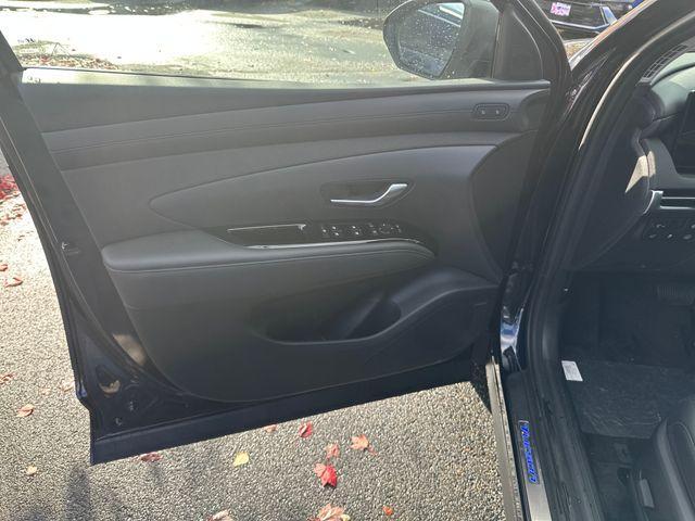 new 2025 Hyundai TUCSON Hybrid car, priced at $37,642