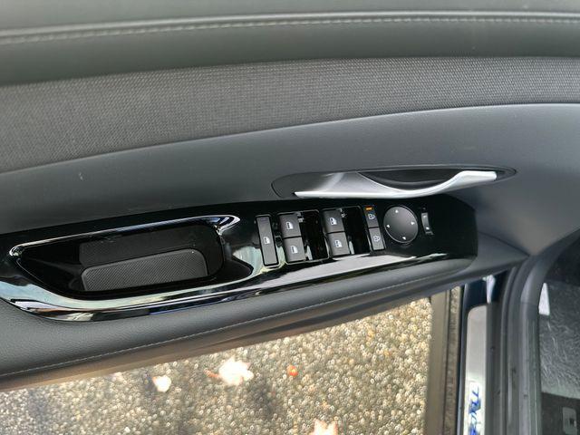 new 2025 Hyundai TUCSON Hybrid car, priced at $37,642