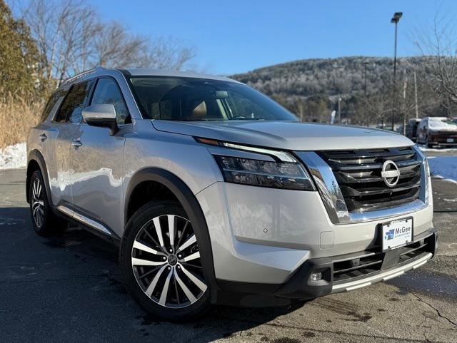 used 2022 Nissan Pathfinder car, priced at $32,298