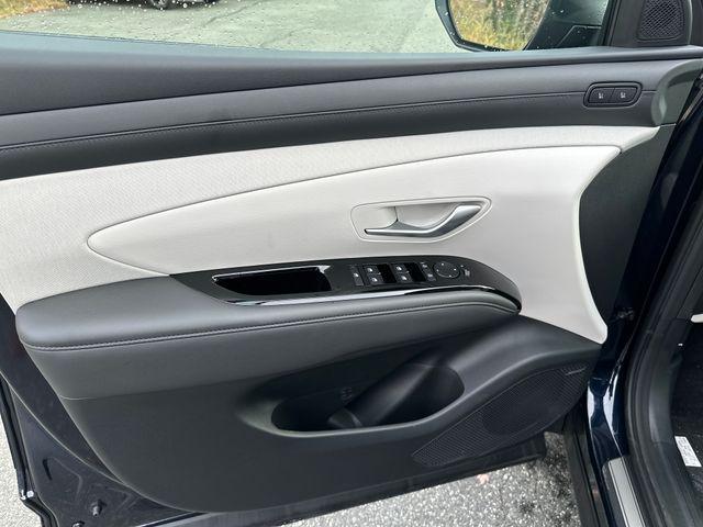 new 2025 Hyundai TUCSON Hybrid car, priced at $38,001