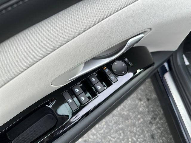 new 2025 Hyundai TUCSON Hybrid car, priced at $38,001