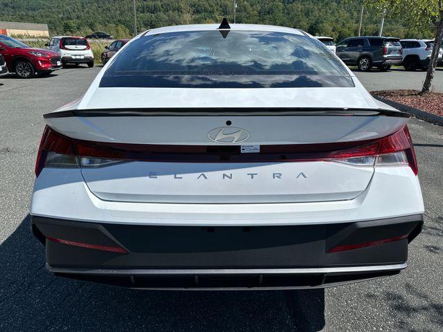 new 2025 Hyundai Elantra car, priced at $22,162