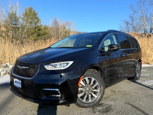 used 2021 Chrysler Pacifica Hybrid car, priced at $22,298