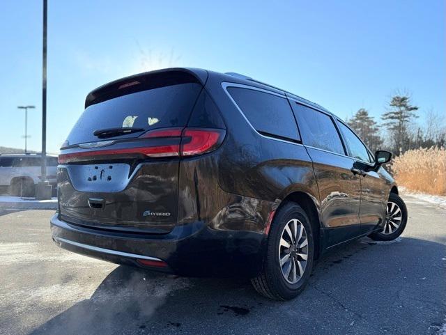 used 2021 Chrysler Pacifica Hybrid car, priced at $22,298