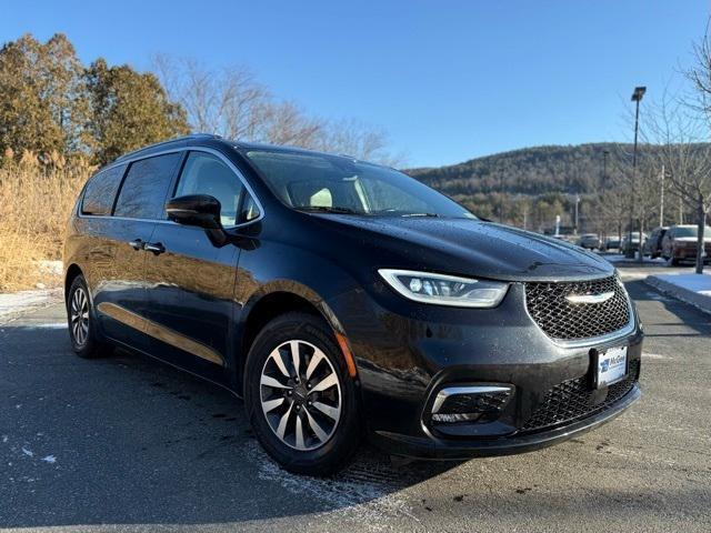 used 2021 Chrysler Pacifica Hybrid car, priced at $22,298