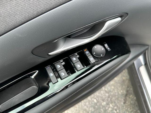 new 2025 Hyundai TUCSON Hybrid car, priced at $37,935