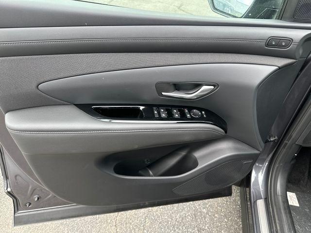 new 2025 Hyundai TUCSON Hybrid car, priced at $37,935