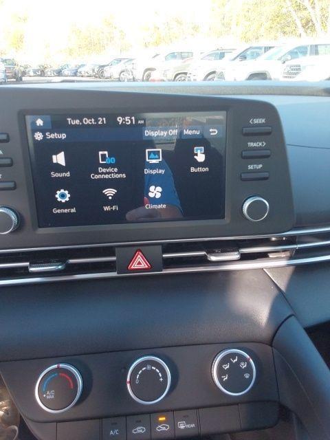 new 2025 Hyundai Elantra car, priced at $21,326