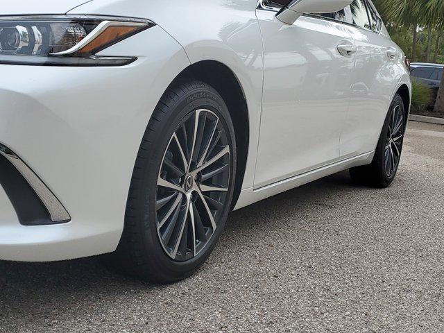 new 2025 Lexus ES 300h car, priced at $51,194