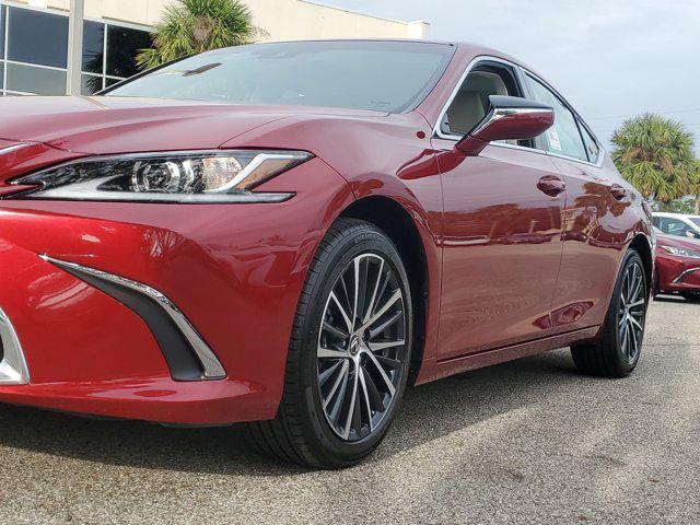 new 2025 Lexus ES 300h car, priced at $50,204