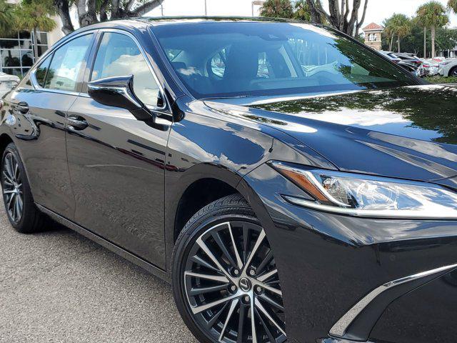 new 2025 Lexus ES 300h car, priced at $50,204